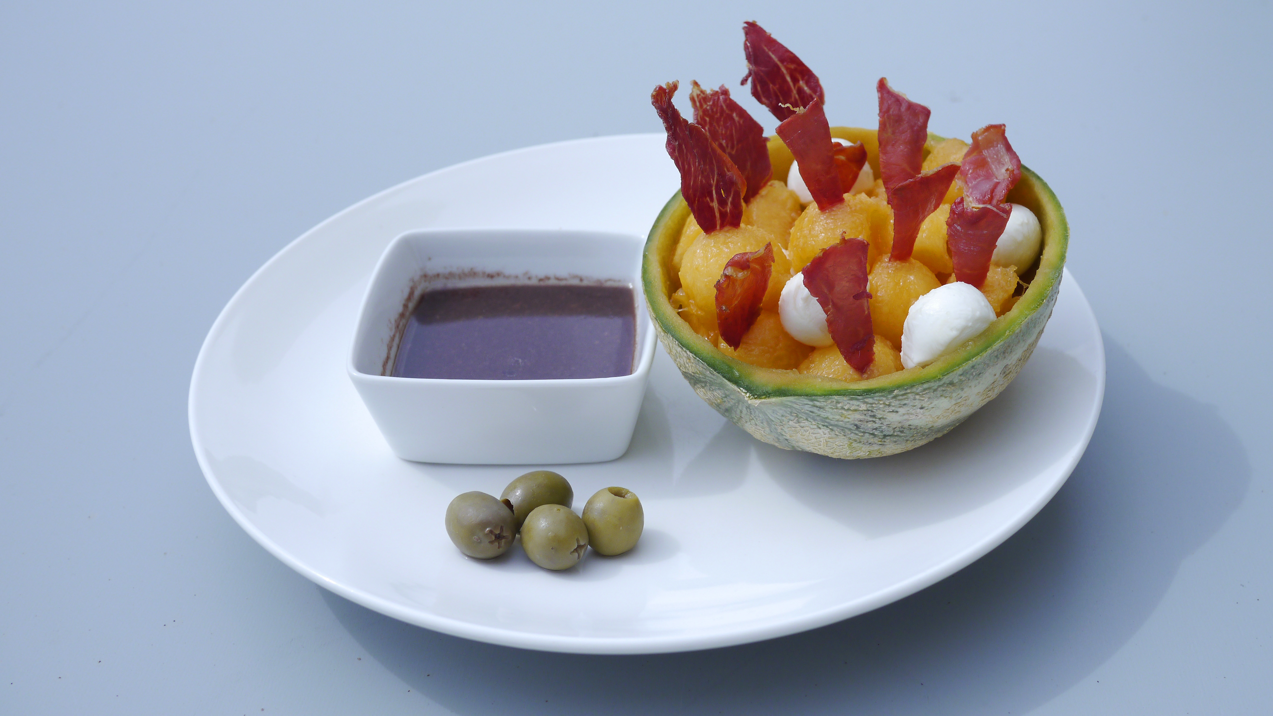 Billes de melon et mozzarella, chips de jambon | Ma Cuisine Enthousiaste